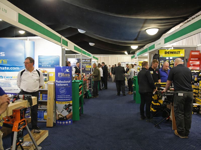 Como gerar leads no stand: estrutura de abordagem + qualificação rápida (sem ser chato)