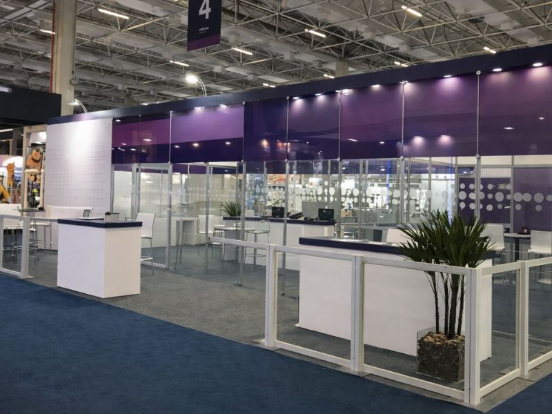 Qual é a melhor frase de abordagem para chamar pessoas pro stand sem ser chato?